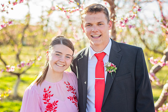 Fruitland_Prom4.13.24-12.jpg