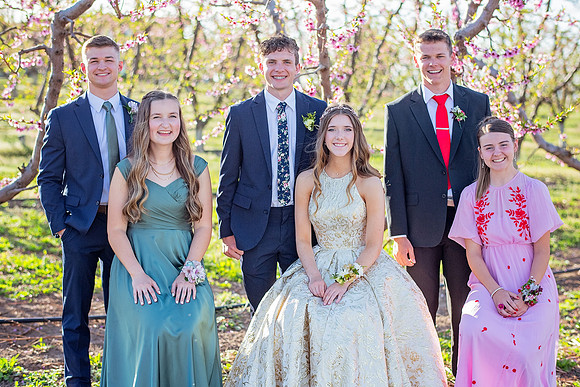 Fruitland_Prom4.13.24-14.jpg